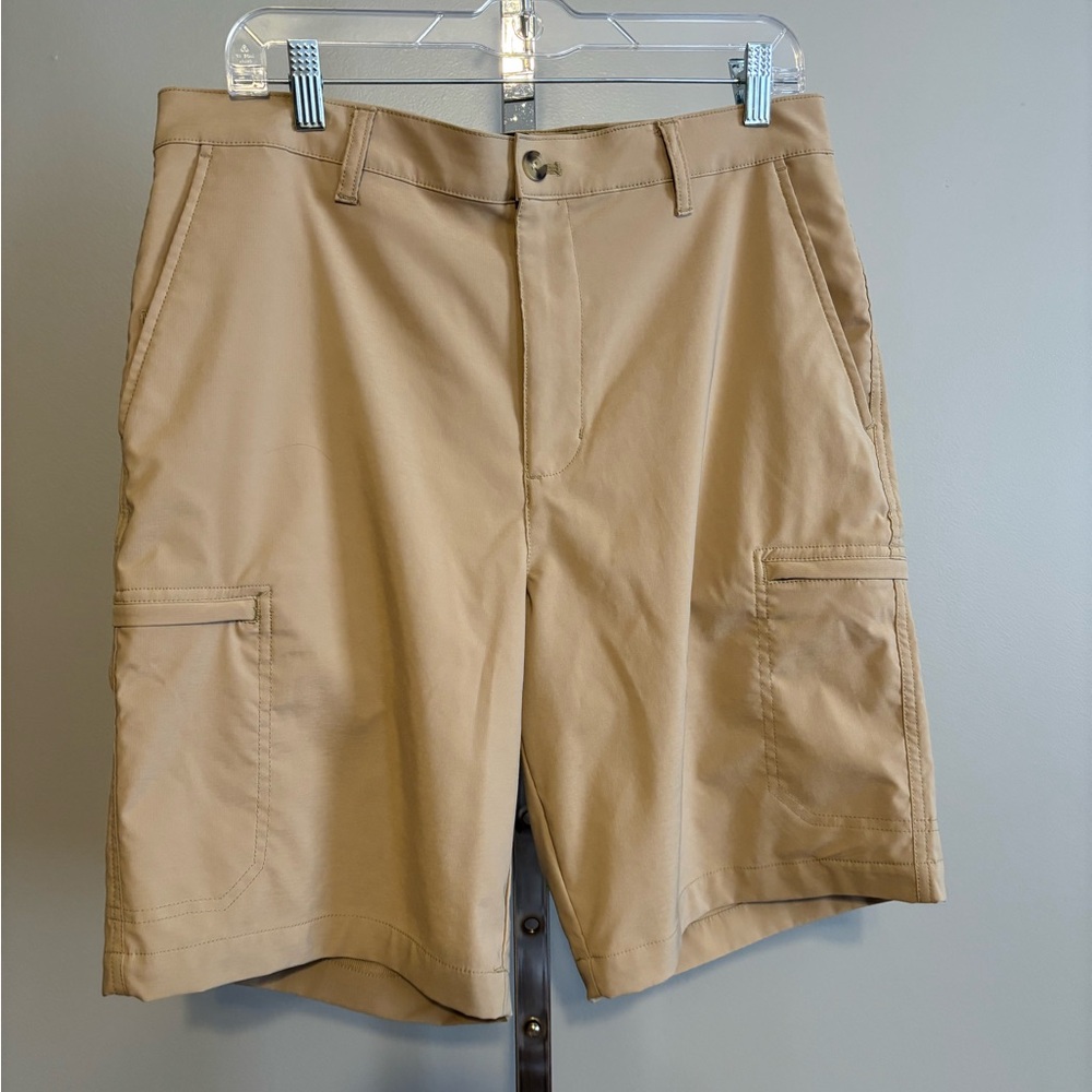 Chaps Mens khaki shorts zip pockets stretch size 33 lightweight